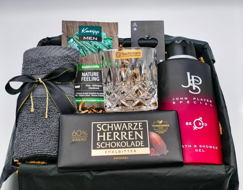 Geschenkbox Männer Whiskey Geschenk Freund Geschenkset Mann Herren Geburtstag Schokolade Duschgel Elegant Old School Valentinstag von Etsy - LovelyMomentShop