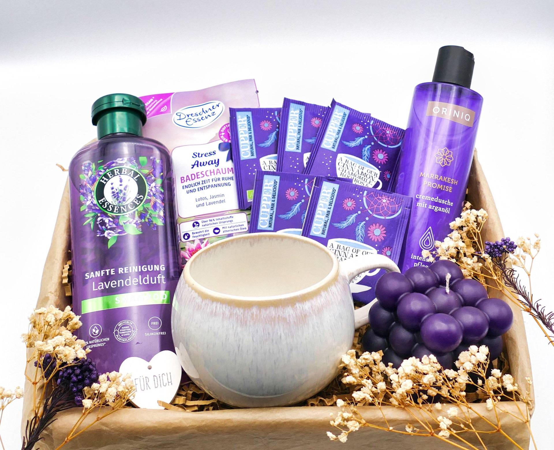 Geschenkbox Mit Tasse Für Frauen Kerze Wohlfühlset Geschenk Tee Wellness Spa Lavendel Kleine Auszeit Muttertag Freundin Mama von Etsy - LovelyMomentShop