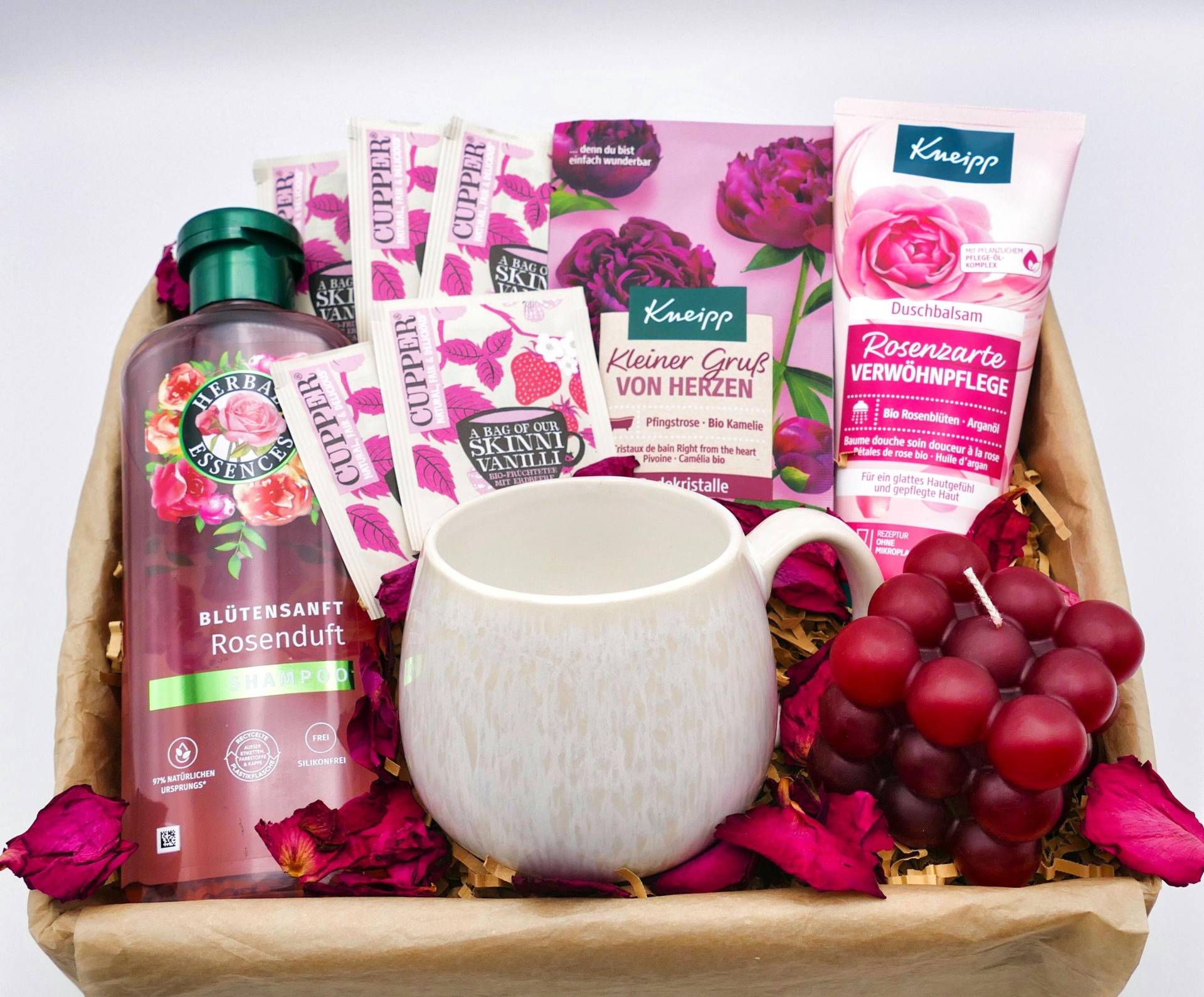 Geschenkbox Mit Tasse Für Freundin Valentinstag Wohlfühlbox Kerze Frauen Geschenk Mutter Rosen Muttertag Geburtstag Liebe Schwester Wellness von Etsy - LovelyMomentShop