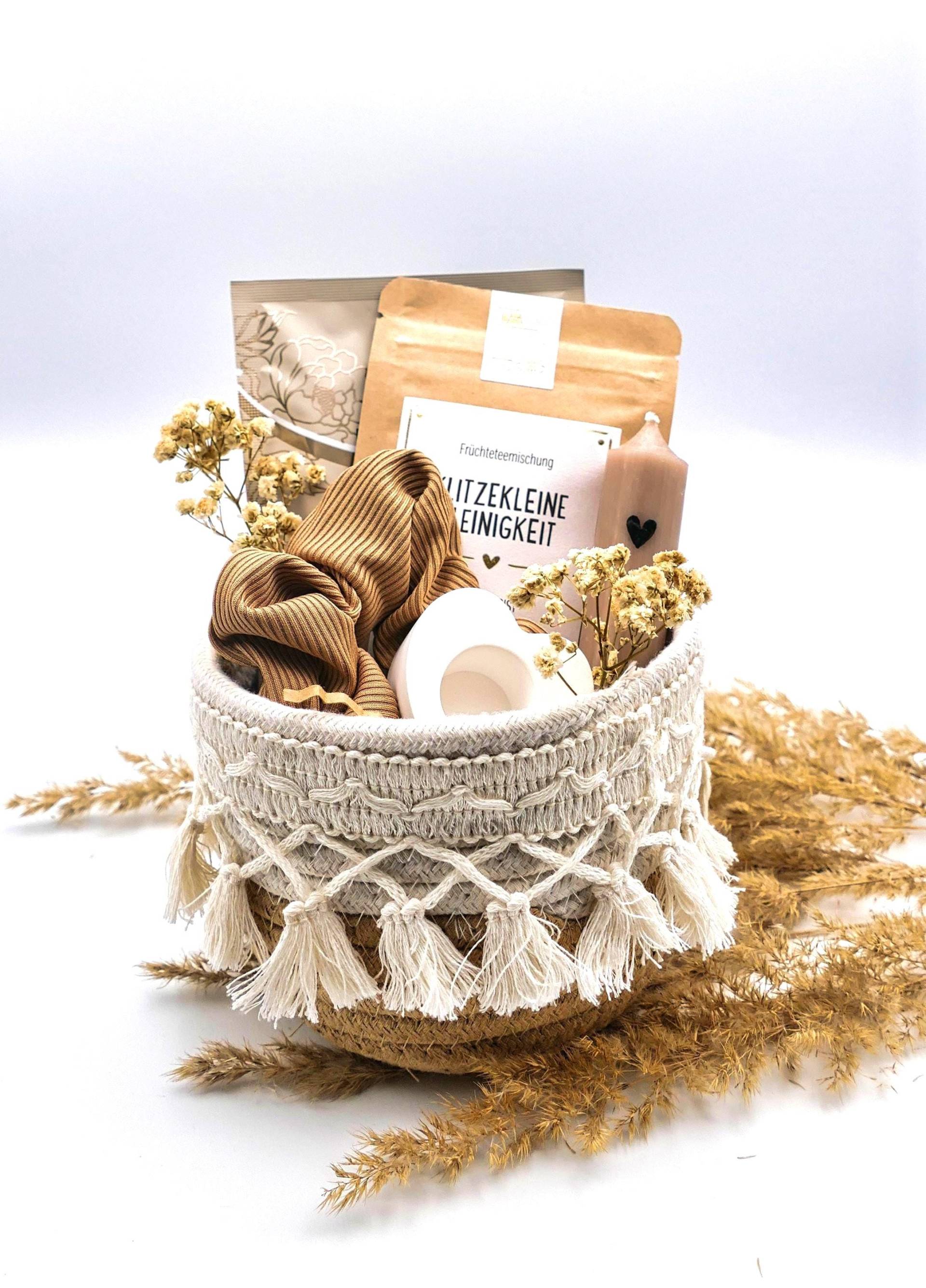 Geschenkkorb Mit Tee Für Frauen | Kleinigkeit Mama Kerze Liebevoll Gemütliches Geschenk Kleine Auszeit Geschenkidee Entspannungset Geschenkkorb Mit Tee Für Frauen | Kleinigkeit Mama Kerze Liebevoll Gemütliches Geschenk Kleine Auszeit Geschenkidee Entspannungset von Etsy - LovelyMomentShop