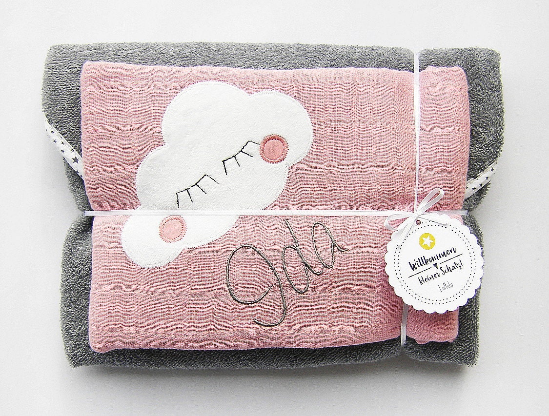 Kapuzenhandtuch Mit Babytuch Wolke Altrosa | Mit Name Geschenk Zur Geburt Babyparty Mulltuch Stoffwindel Geschenkset Personalisierbar Kapuzenhandtuch Mit Babytuch Wolke Altrosa | Mit Name Geschenk Zur Geburt Babyparty Mulltuch Stoffwindel Geschenkset Personalisierbar von Etsy - LuMaluShop