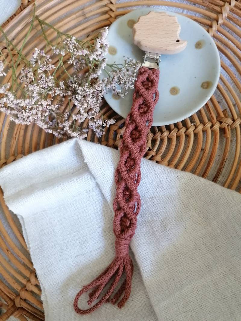 Makramee Schnullerkette, Geschenk Für Neugeborene, Baby, Geschenkidee, Verschiedene Farben Möglich, Boho von Etsy - Luisaskunstatelier