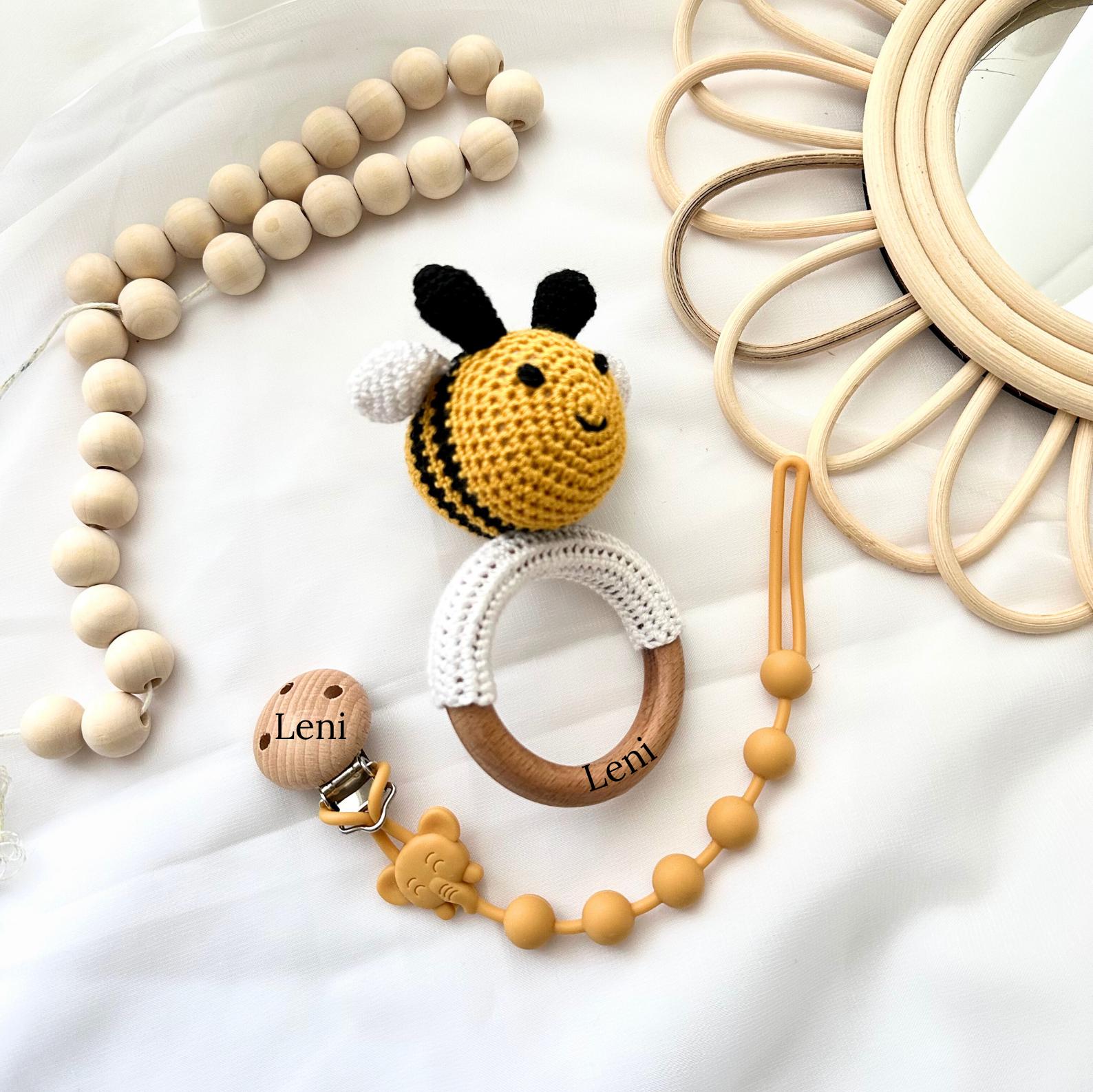 Babyrassel Und Schnullerkette von Etsy - LulismadeBoutique