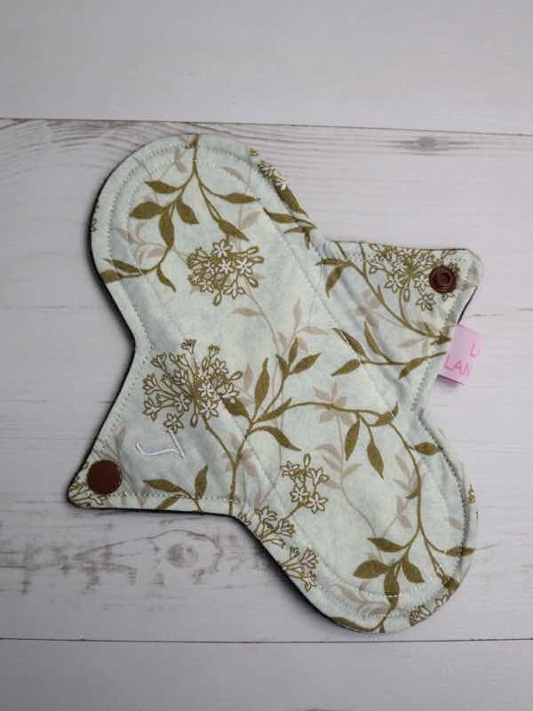 8" Light Flow Cloth Pad | Wiederverwendbares Periodenpad Wiesengras von Etsy - LunaLandingsPads