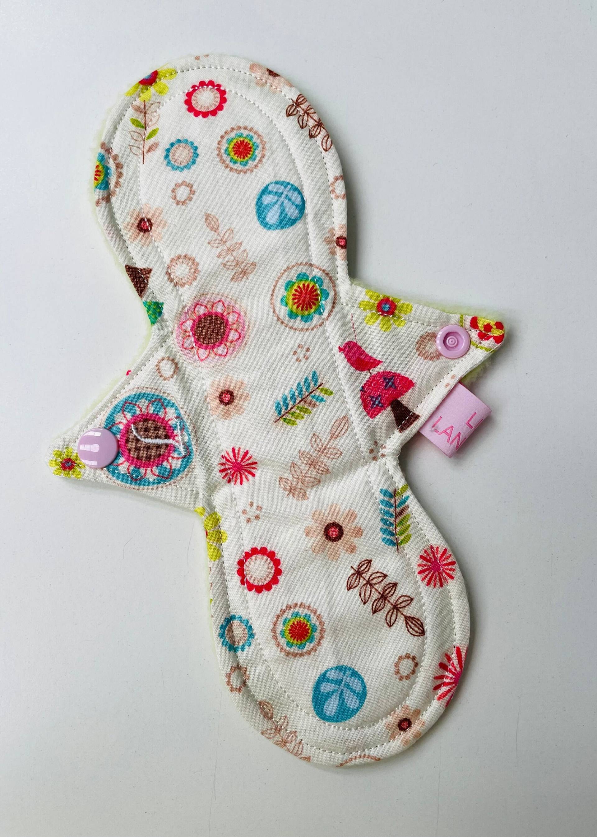 9-Zoll Light Flow Cloth Pad | Wiederverwendbare Stoffauflage Perioden-Pad Blumen Vogel Baumwolle von Etsy - LunaLandingsPads