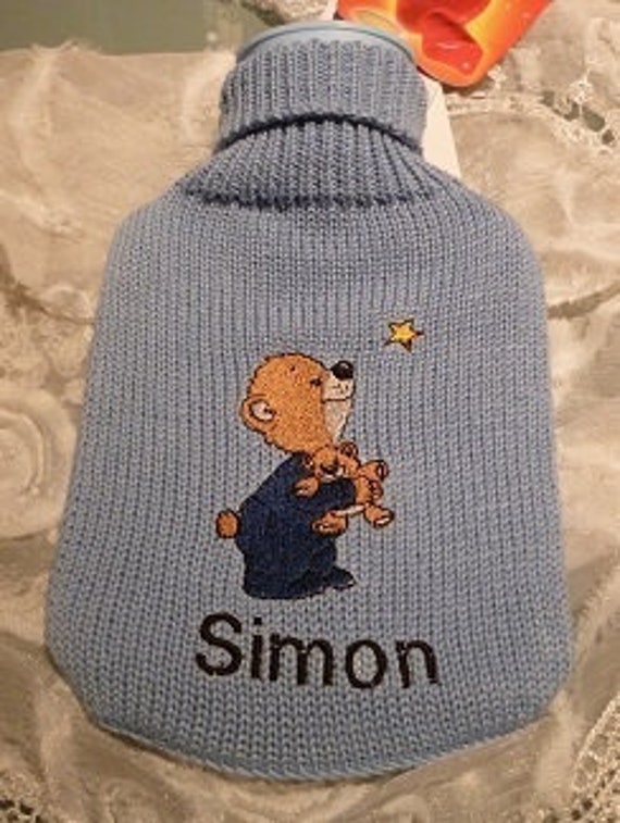 Wärmflasche, Kinderwärmflache, Wärmflaschenbezug, Stickerei, Personalisierbar, Schlafbär, Stickerei Bär von Etsy - MANAStrickdesign