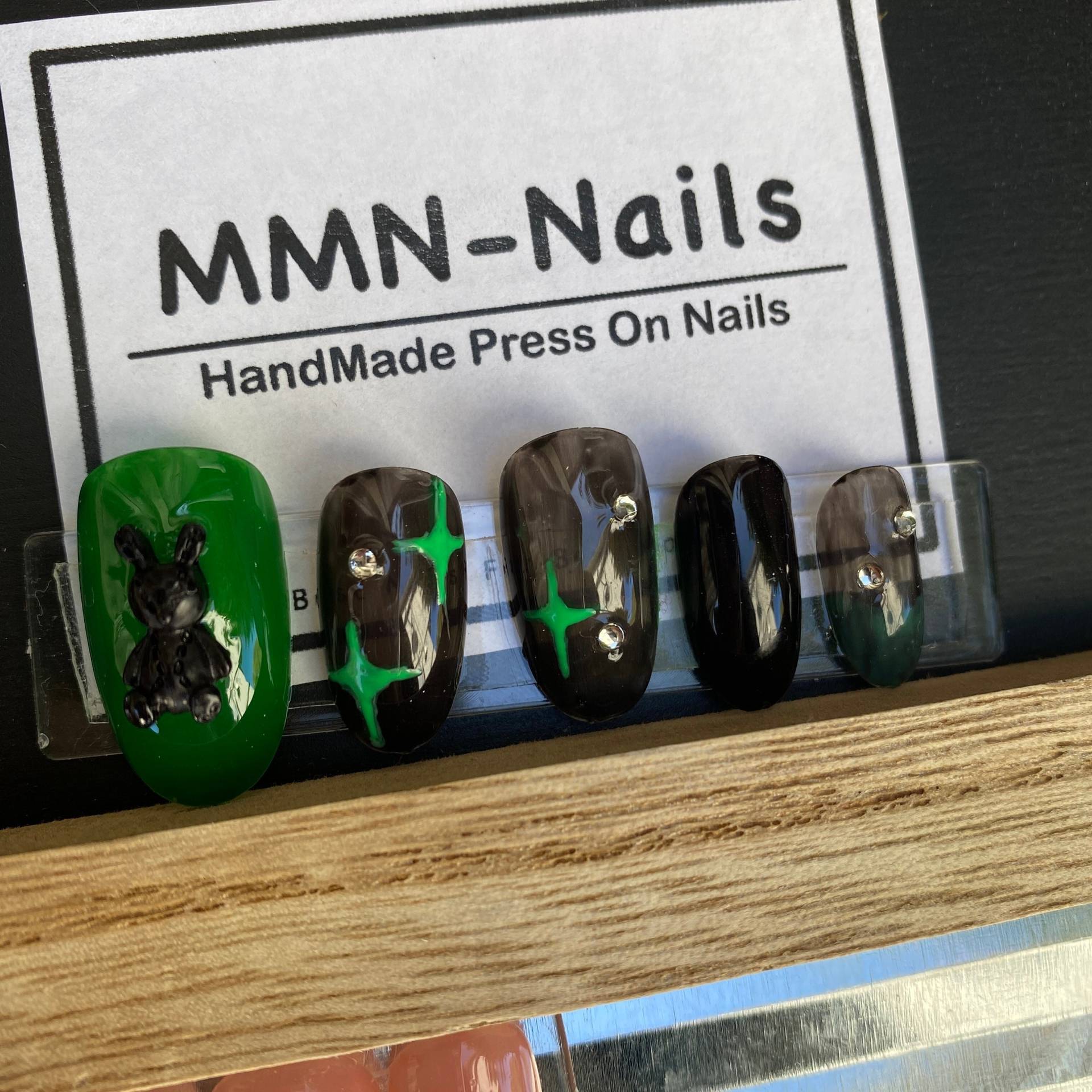 Grün Und Schwarz 3D Hase Druck Auf Nägel/ Grüne Fake Nägel von Etsy - MMNnails