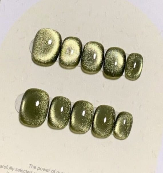 Green Grape Cat Eye Press On Nails Manicure/Reusable/ Short Square 15mm von Etsy - MYNAILPRESS