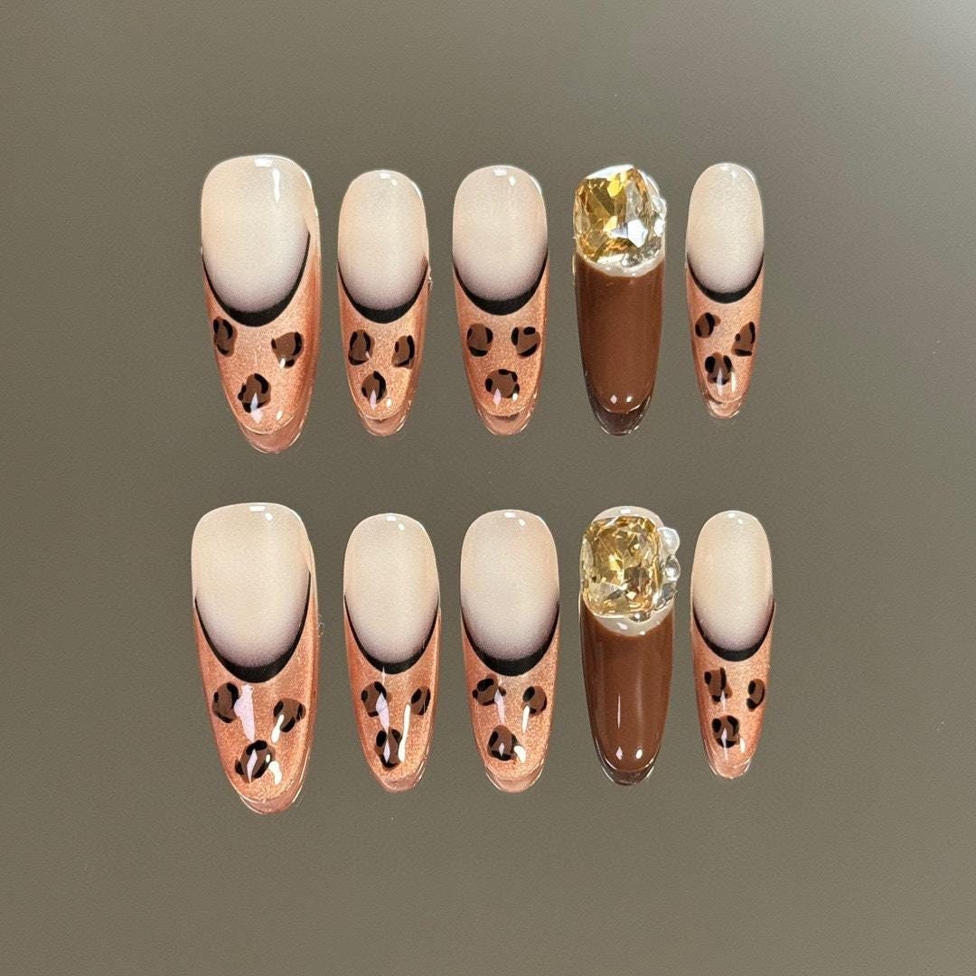 Leopard Dreams Press On Nails Manicure/Reusable Medium-Long Almond 24mm von Etsy - MYNAILPRESS