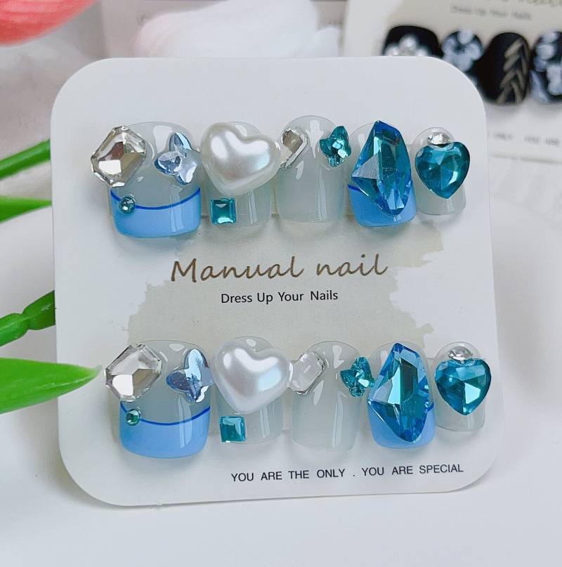 Sky Blue With Heart & Rhinestone Décor Press On Nails Manicure/Reusable Short Squoval von Etsy - MYNAILPRESS