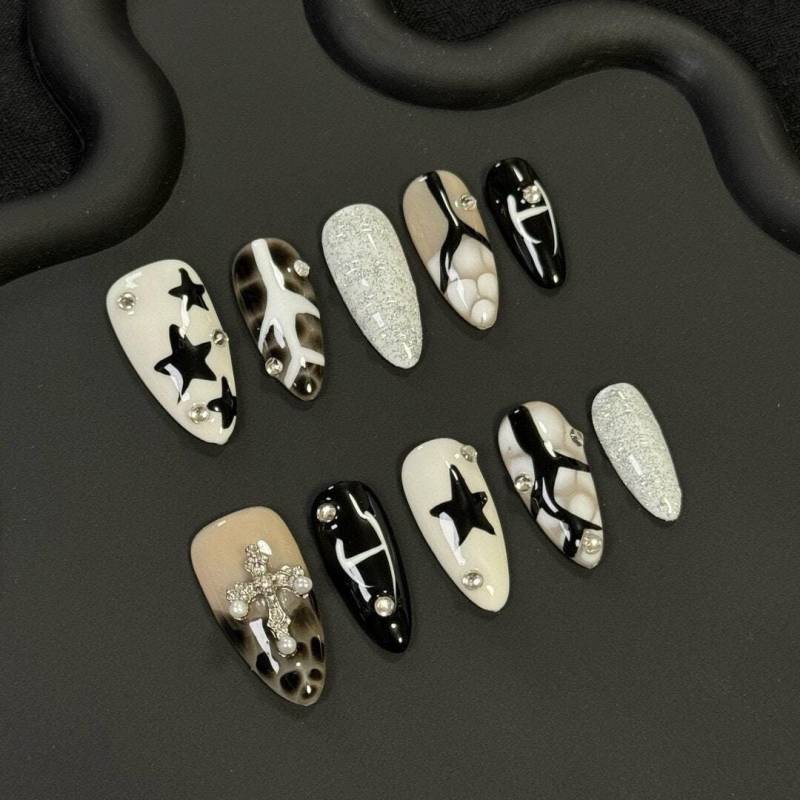 Starlit Shadows Press On Nails Manicure/ Reusable/ Medium Stiletto 20mm von Etsy - MYNAILPRESS