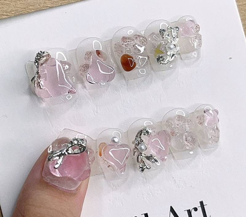 Translucent Pink Crystal Press On Nail Manicure/ Reusable/ Medium Square von Etsy - MYNAILPRESS