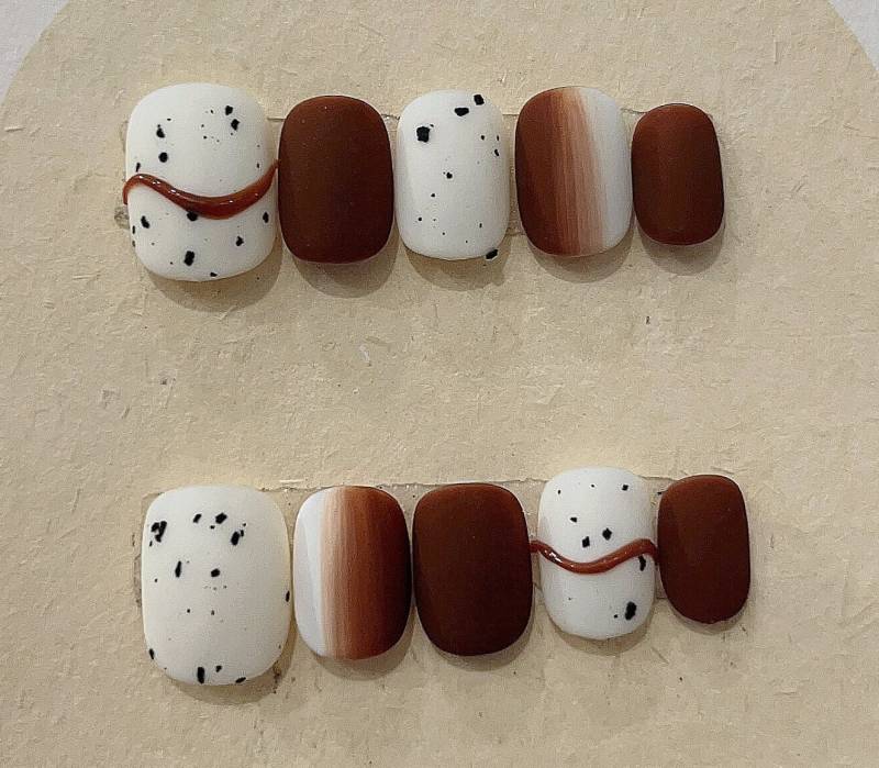 Vanilla & Chocolate Matte Press On Nails/ Manicure/Reusable Nails Short Squoval von Etsy - MYNAILPRESS