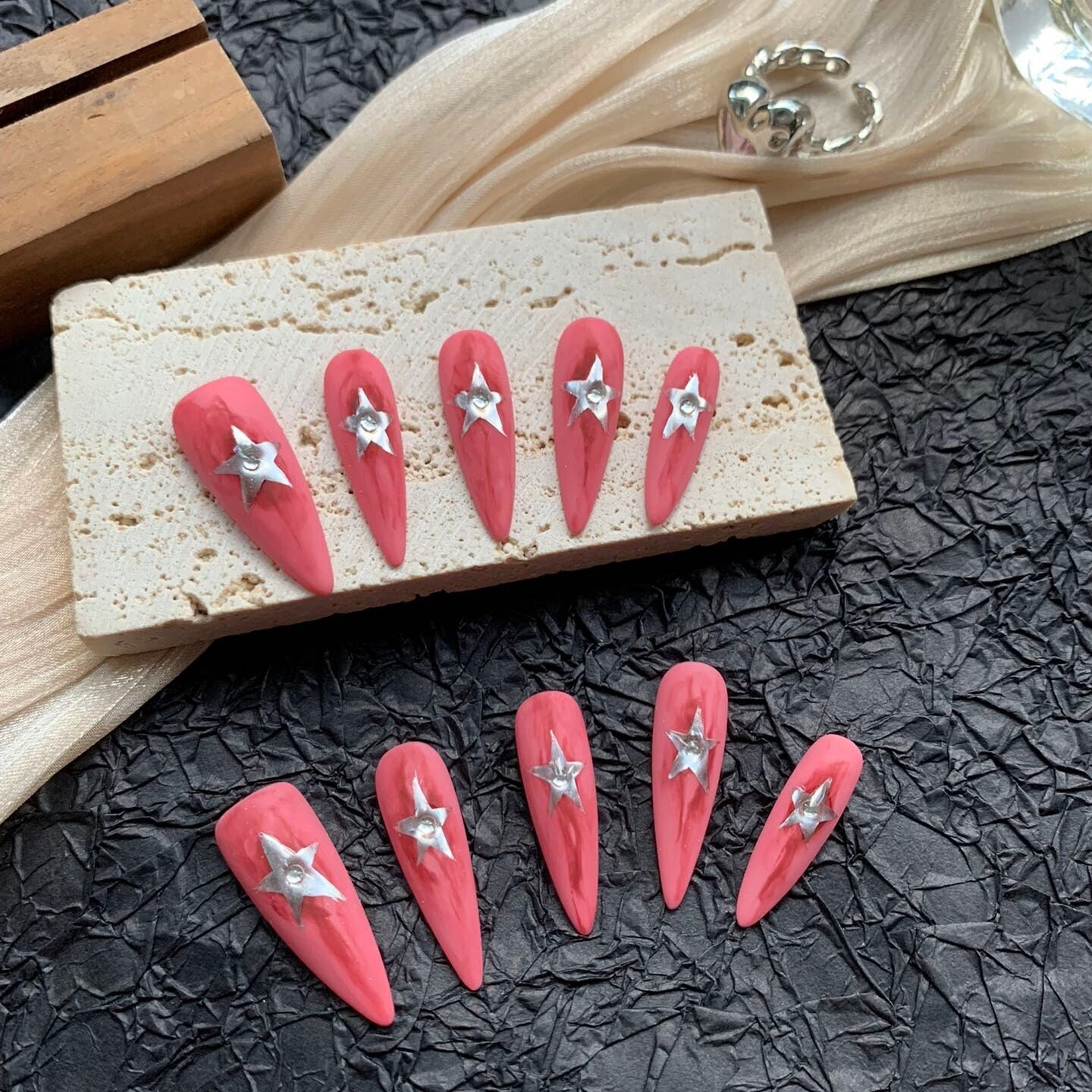 Vivid Red Matte Pentagram Press On Nails Manicure/ Reusable Nails/ Medium Stiletto von Etsy - MYNAILPRESS