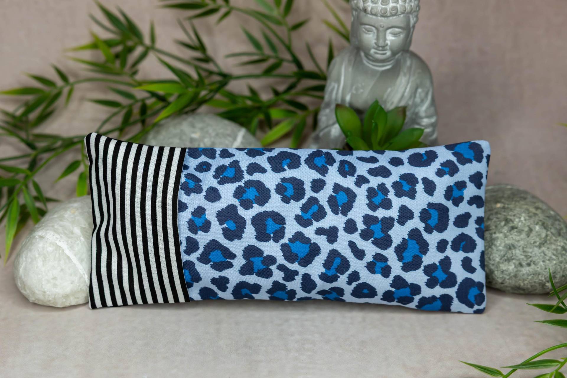 Augenkissen Surf Style Blau Leopard Animal Print Yoga Meditation Entspannung Homeoffice Lavendel Sandelholz Zirbe Kamille Baumwolle Vegan Augenkissen Surf Style Blau Leopard Animal Print Yoga Meditation Entspannung Homeoffice Lavendel Sandelholz Zirbe Kamille Baumwolle Vegan von Etsy - MadeBySuSu