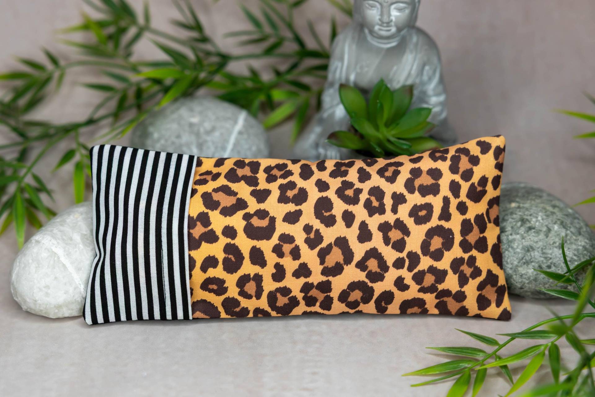Augenkissen Surf Style Gold Leopard Animal Print Yoga Meditation Entspannung Homeoffice Lavendel Sandelholz Zirbe Kamille Baumwolle Vegan Augenkissen Surf Style Gold Leopard Animal Print Yoga Meditation Entspannung Homeoffice Lavendel Sandelholz Zirbe Kamille Baumwolle Vegan von Etsy - MadeBySuSu