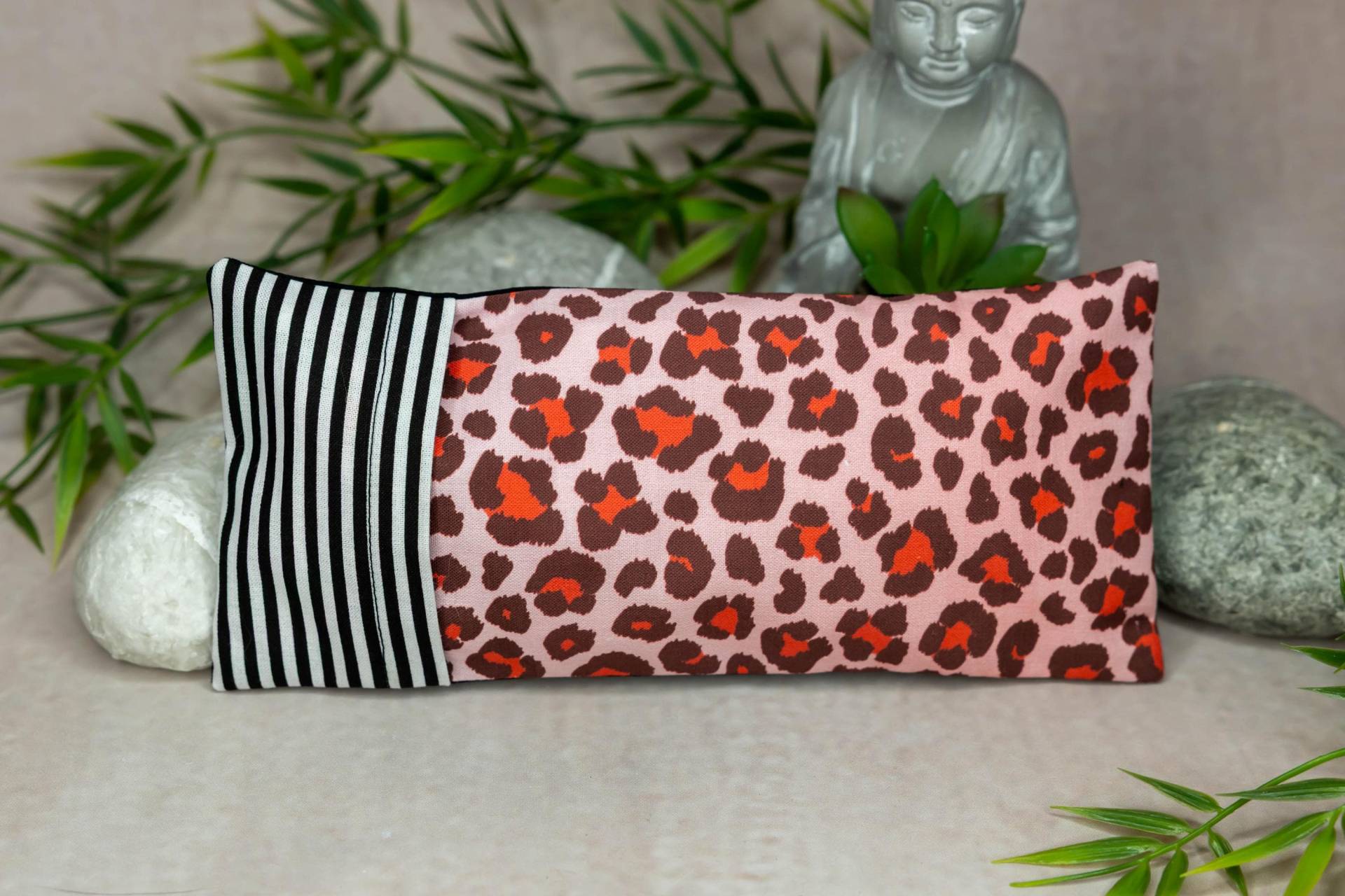 Augenkissen Surf Style Pink Leopard Animal Print Yoga Meditation Entspannung Homeoffice Lavendel Sandelholz Zirbe Kamille Baumwolle Vegan Augenkissen Surf Style Pink Leopard Animal Print Yoga Meditation Entspannung Homeoffice Lavendel Sandelholz Zirbe Kamille Baumwolle Vegan von Etsy - MadeBySuSu
