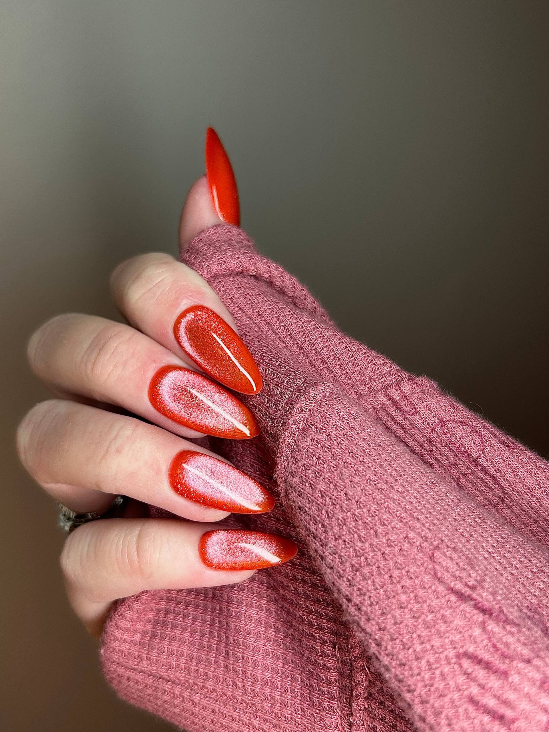 Clementine | Orange Coral Velvet Drücken Sie Auf Die Nägel Helle Katzenauge Hochwertige Gelnägel Witchy Lange von Etsy - MagpieNails