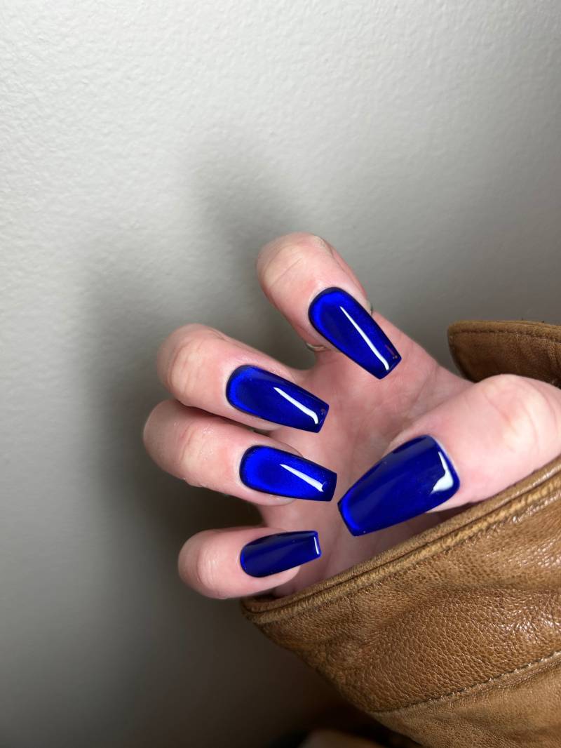 Saphir | Tiefblauer Samt Drücken Sie Auf Die Nägel Elektrisch Blaue Katzenauge Hochwertige Gelnägel Witchy Lange von Etsy - MagpieNails