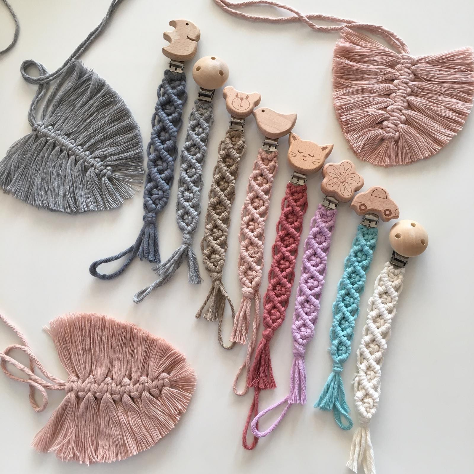 Baby Schnullerkette Makramee Baby Schnullerkette Makramee von Etsy - MakrameGeschenkeCo