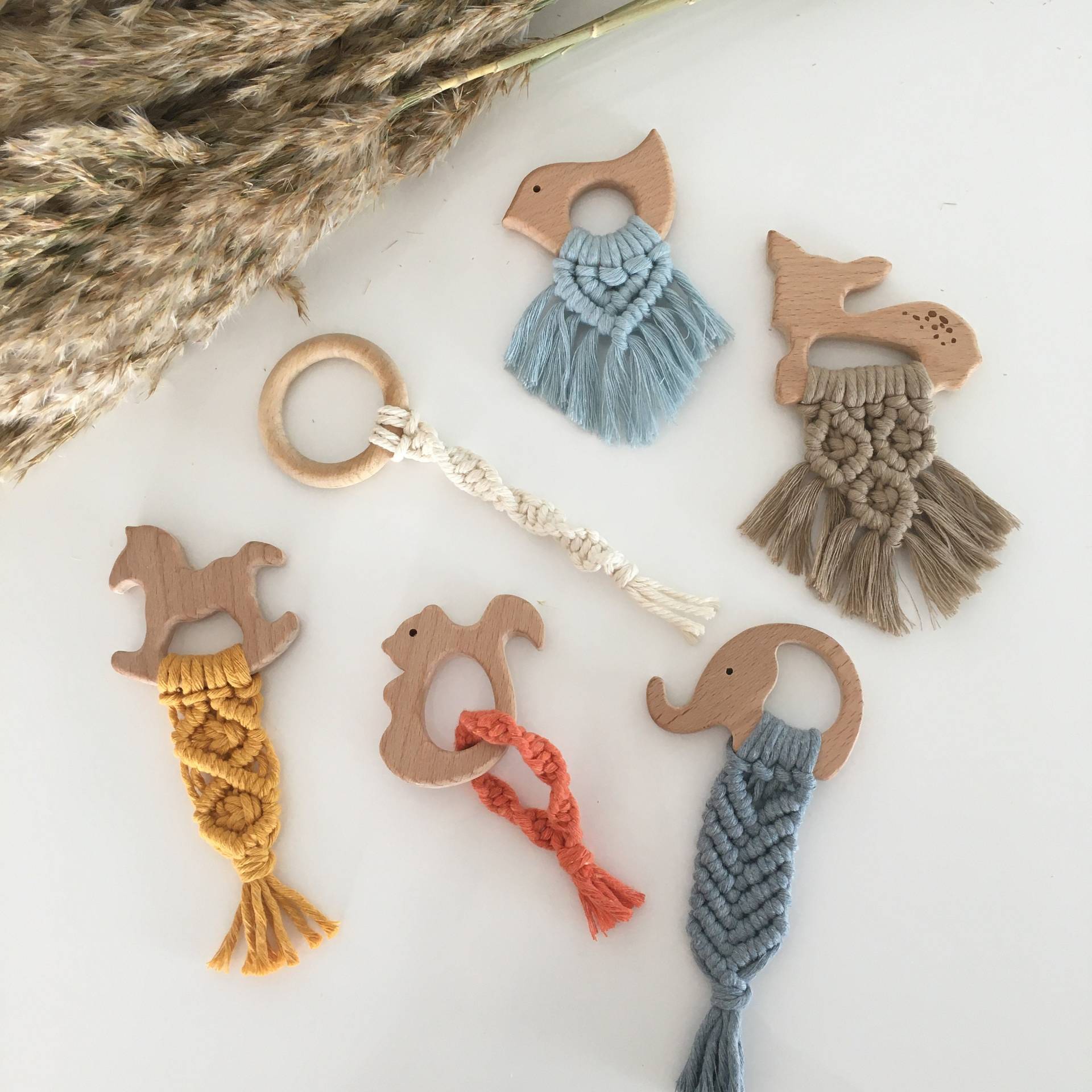 Makramee Beißring Schnullerkette Mix&match Makramee Beißring Schnullerkette Mix&match von Etsy - MakrameGeschenkeCo