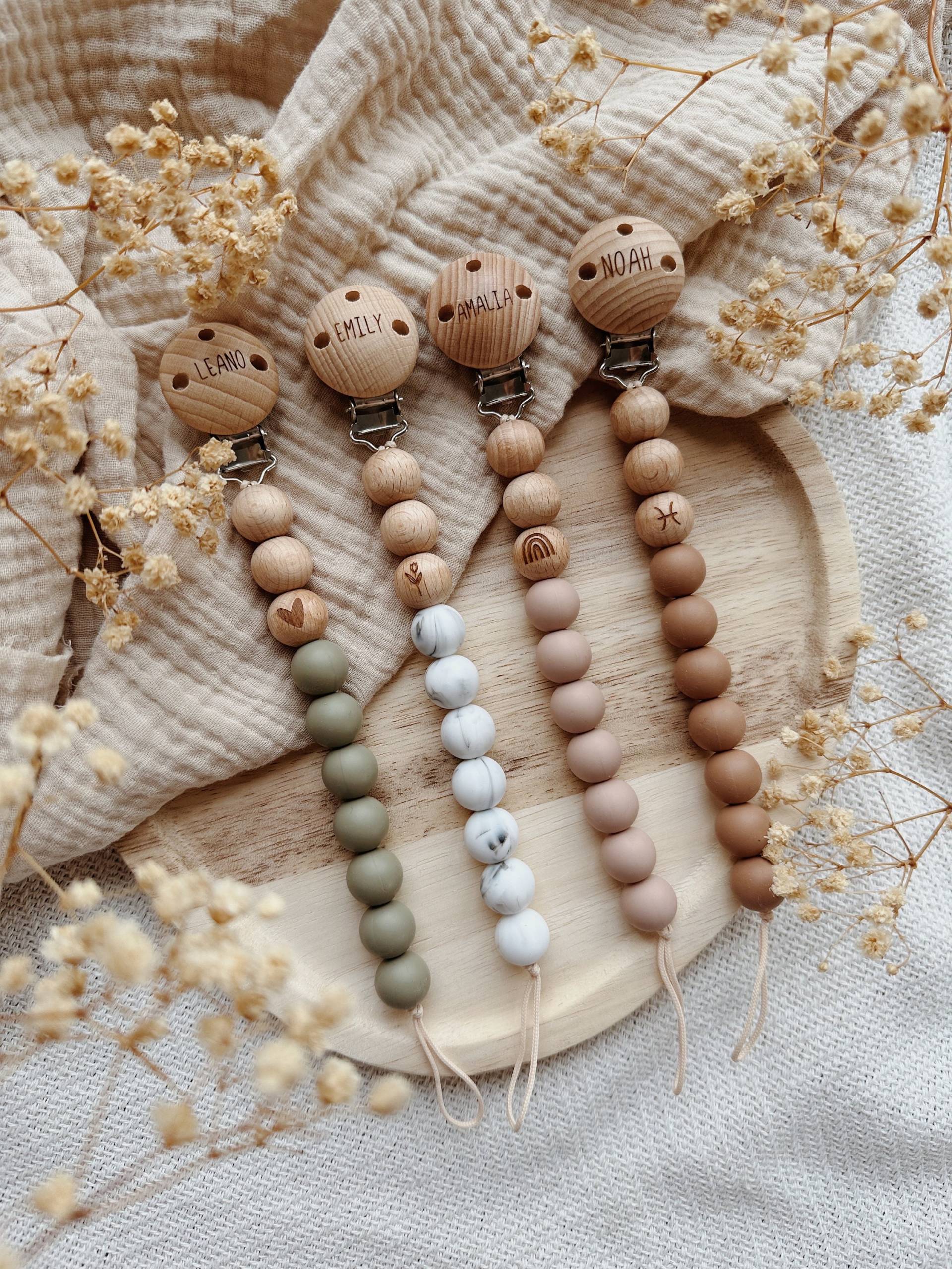 Schnullerkette -Joley - Mit Namen Aus Silikon - Und Holzperlen || Personalisierung Regenbogen, Herz, Sternzeichen Geschenkidee Baby Boho von Etsy - Makrameearina