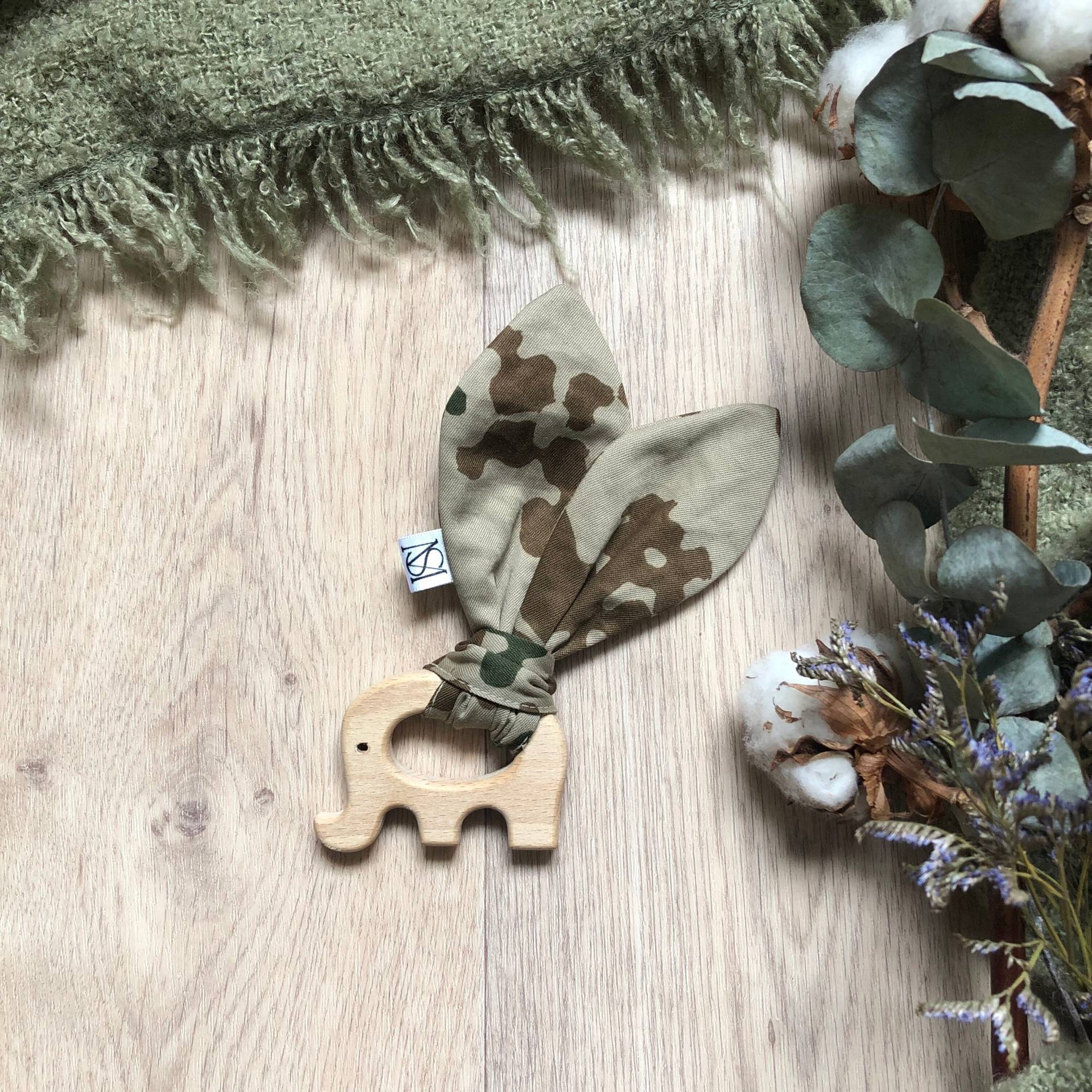 Beissring Camouflage Mit Knisterohren Für Babys, Greifring/Greifling, Holz Elefant, Tropentarn, Flecktarn von Etsy - MalinaSiegelDesign