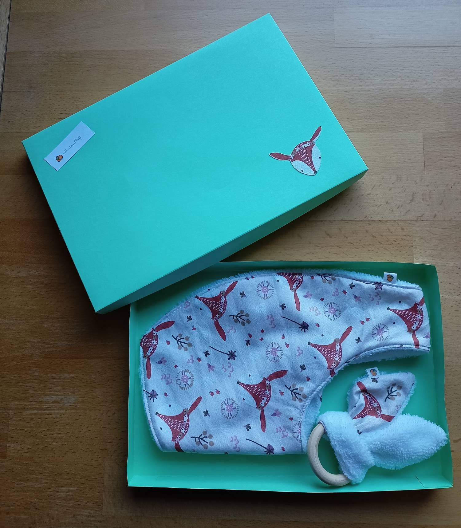 Beißring Geburtsset, Bandana-Lätzchen, Bambusschwamm, Oeko-Tex-Hirsch Mit Baumwolldruck, Personalisierbare Geschenkbox von Etsy - MandarineCraft