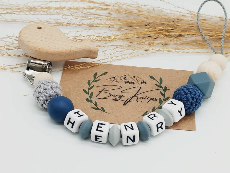 Schnullerkette Mit Namen Jungen Mädchen Personalisiert Blau Dunkelblau Grau Holz Walfisch Löwe Elefant Fuchs Regenbogen von Etsy - ManufakturBergKnirps