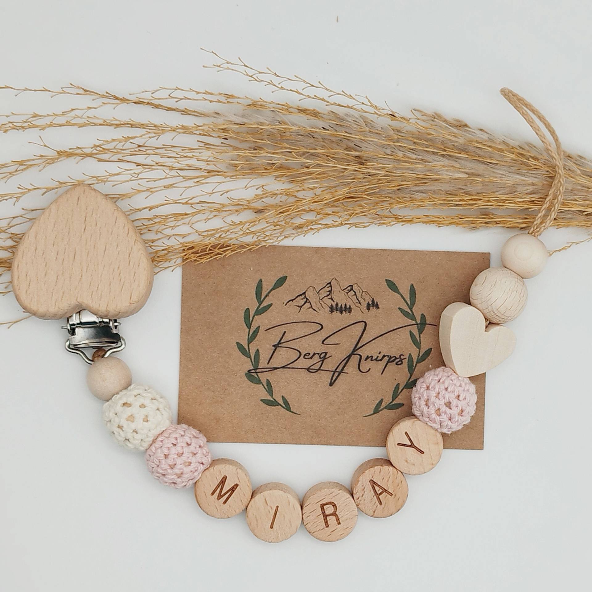 Schnullerkette Mit Namen Mädchen Als Babygeschenk Zur Geburt Personalisiert von Etsy - ManufakturBergKnirps