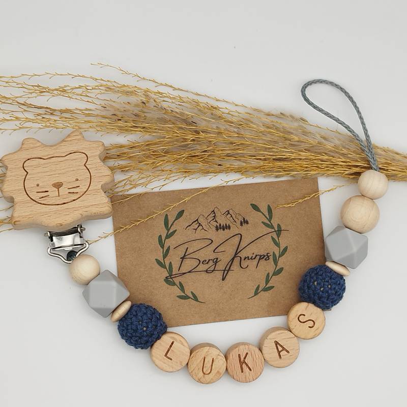 Schnullerkette Mit Namen Personalisiert Jungen Mädchen | Babygeschenk Zur Geburt Hellgrau Grau Dunkelblau Blau Löwe Fuchs Elefant Stern von Etsy - ManufakturBergKnirps