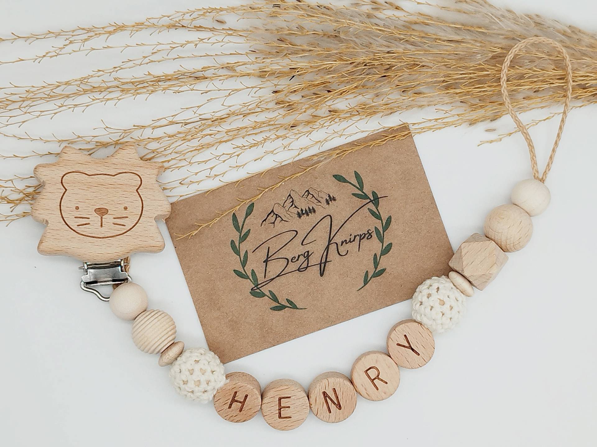 Schnullerkette Personalisiert Mit Namen Jungen Mädchen Beige Holz Boho Löwe Elefant Fuchs Regenbogen von Etsy - ManufakturBergKnirps