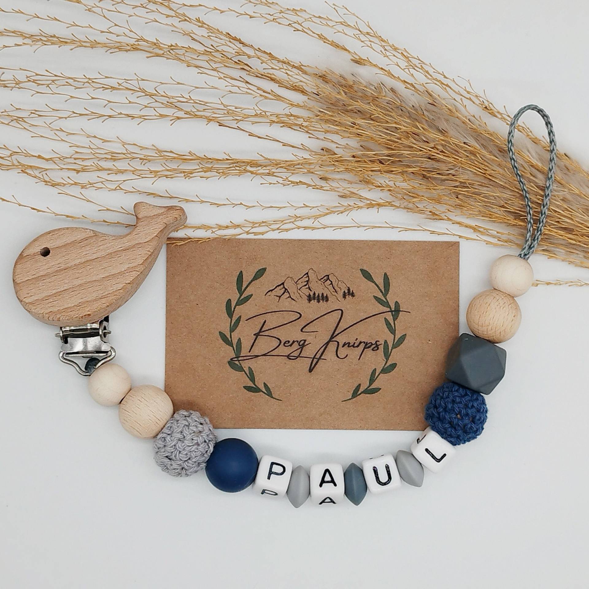 Schnullerkette Personalisiert Mit Namen Jungen Mädchen Blau Dunkelblau Grau Holz Walfisch Löwe Elefant Fuchs Regenbogen von Etsy - ManufakturBergKnirps