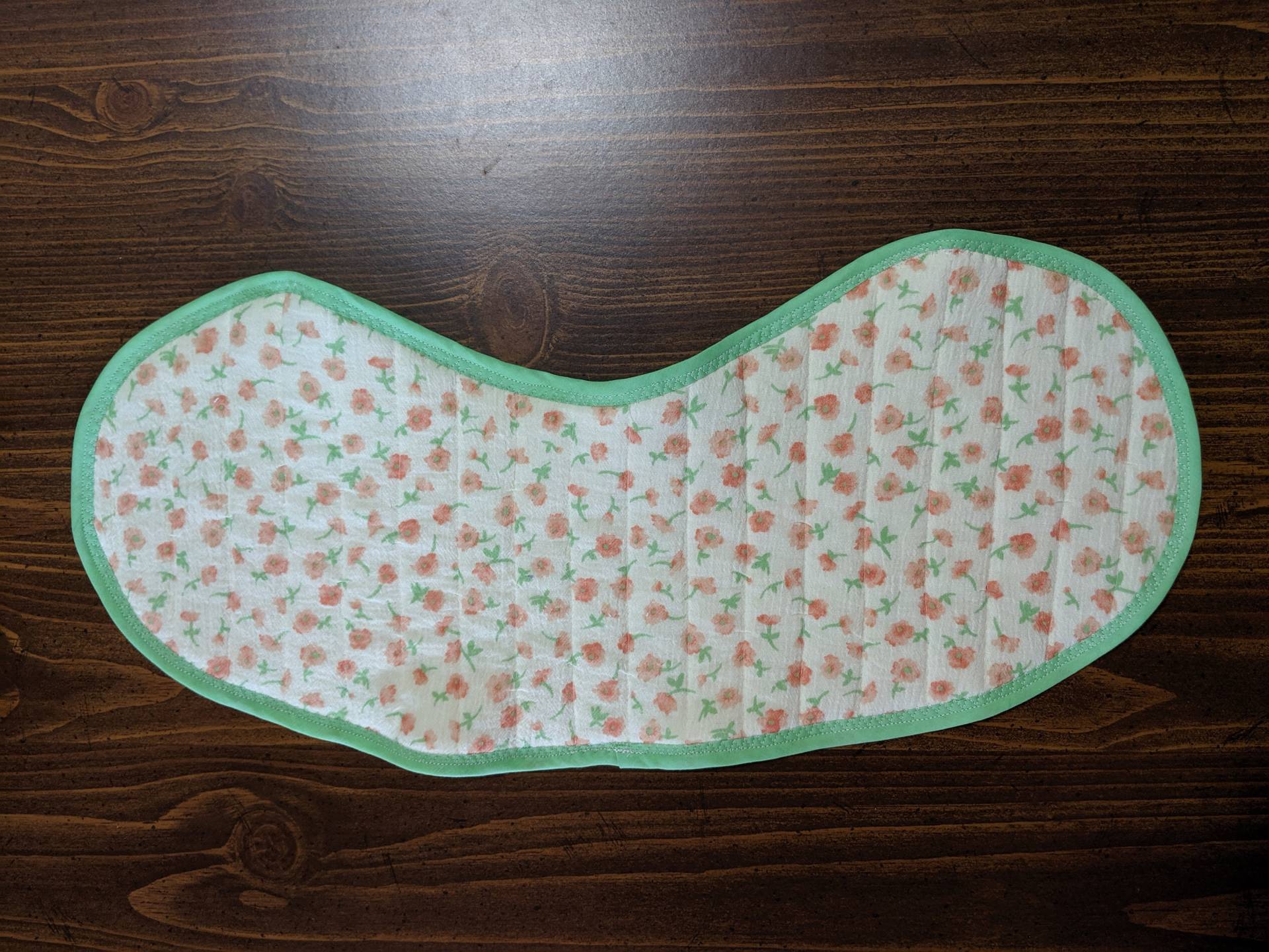 Floral Musselin Baby Lätzchen & Spucktuch Gesteppte Baumwolle Floral Musselin Baby Lätzchen & Spucktuch Gesteppte Baumwolle von Etsy - MaryMickStitchin