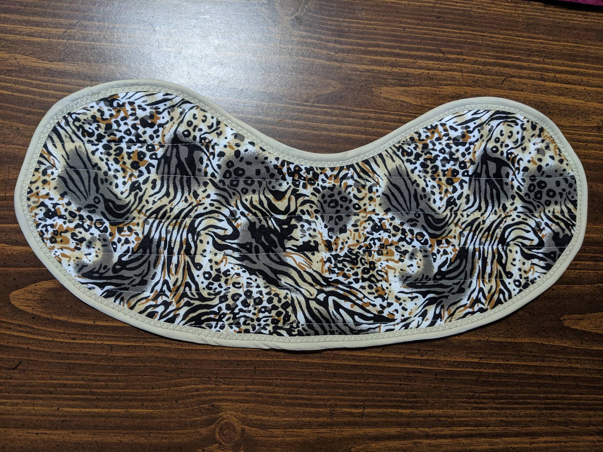 Gestepptes Babylätzchen Und Spucktuch in Einem - Tierdruck Gestepptes Babylätzchen Und Spucktuch in Einem - Tierdruck von Etsy - MaryMickStitchin