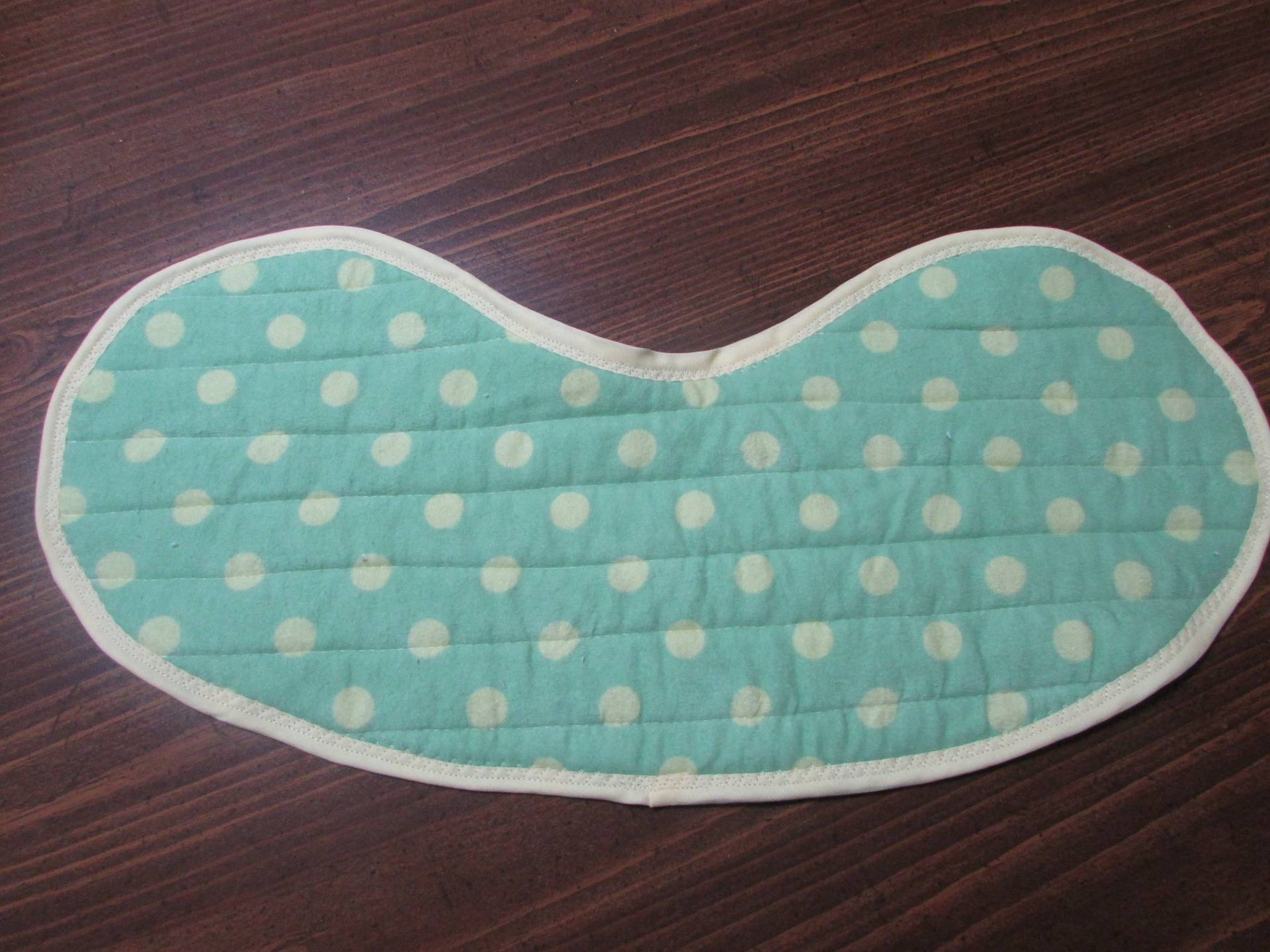 Gestepptes Babylätzchen & Spucktuch Grüner Polka Dot Flanell Gestepptes Babylätzchen & Spucktuch Grüner Polka Dot Flanell von Etsy - MaryMickStitchin