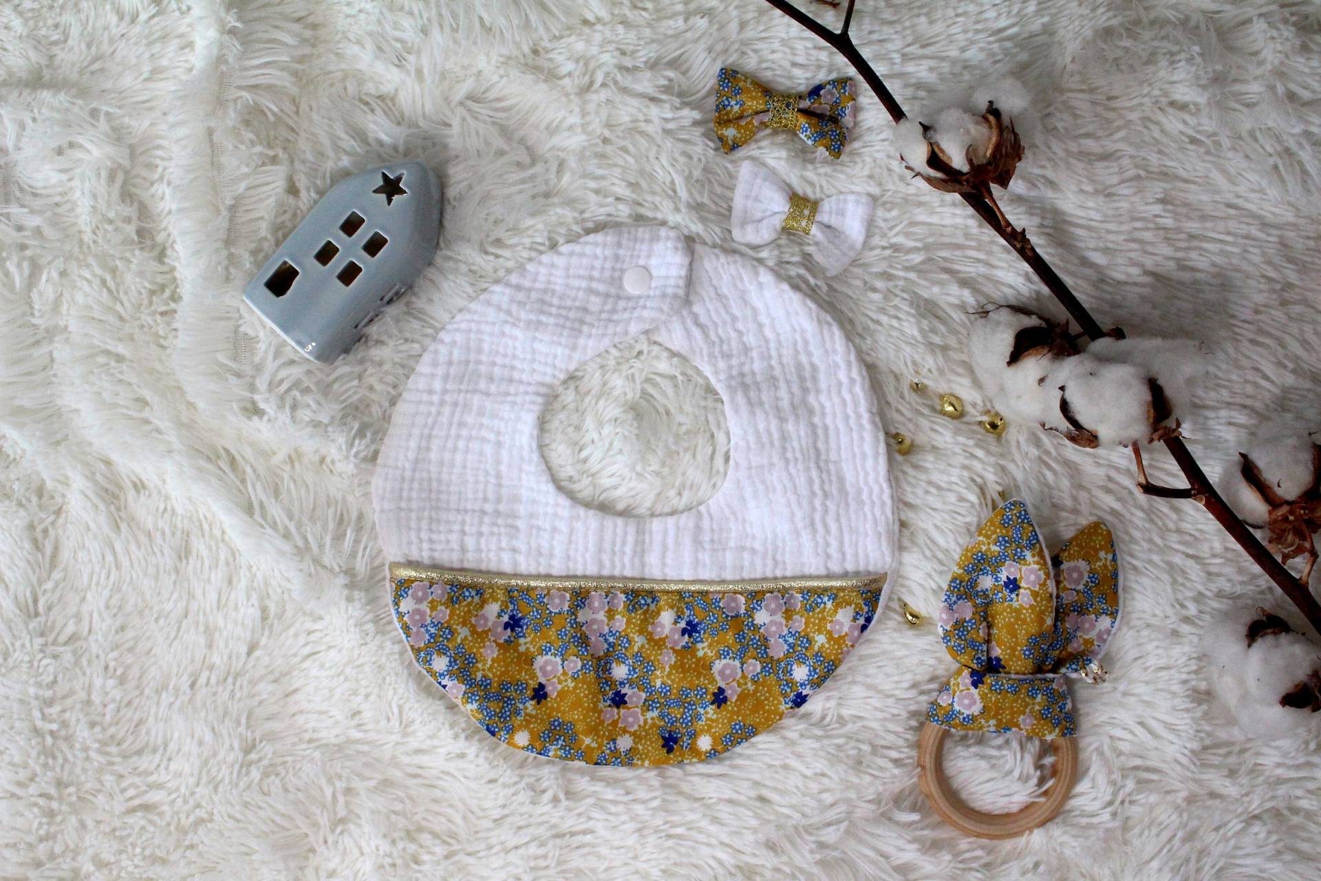 Baby Lätzchen, Doppel Gaze Doppel Runde Baumwolle Lätzchen Viel, Kaninchen Rassel, Doppelte Bars, Mädchen Knoten Baby Lätzchen, Doppel Gaze Doppel Runde Baumwolle Lätzchen Viel, Kaninchen Rassel, Doppelte Bars, Mädchen Knoten von Etsy - MayflowerCollection