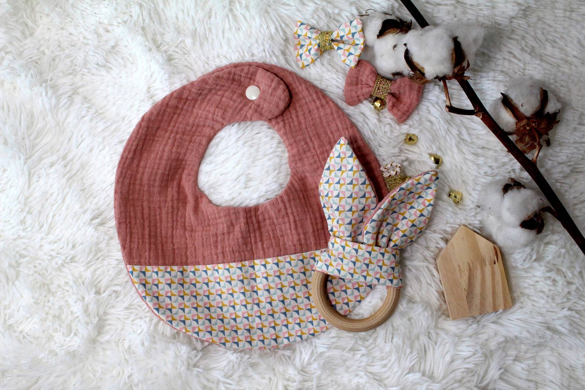 Baby Lätzchen, Doppel Gaze Doppel Runde Baumwolle Lätzchen Viel, Kaninchen Rassel, Doppelte Bars, Mädchen Knoten Baby Lätzchen, Doppel Gaze Doppel Runde Baumwolle Lätzchen Viel, Kaninchen Rassel, Doppelte Bars, Mädchen Knoten von Etsy - MayflowerCollection