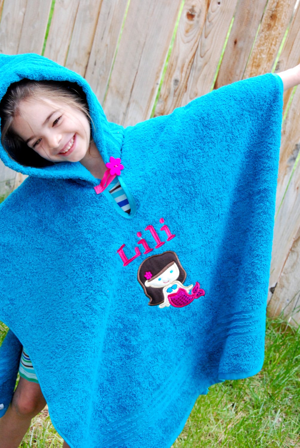 Tauchen Sie Ein in Die Freude Mit Unserem Mermaid Magic Hooded Poncho - Perfekt Für Badezeit, Pool-Spaß Und Strandabenteuer von Etsy - MelissasStitches