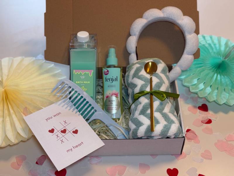 Valentinstag Geschenkbox Freundin Frau Wellness Beauty Liebe Spa Geschenkset Mädchen Valentinstagskarte Giftbox Entspannen Girlfriend von Etsy - MellowsBoxDE