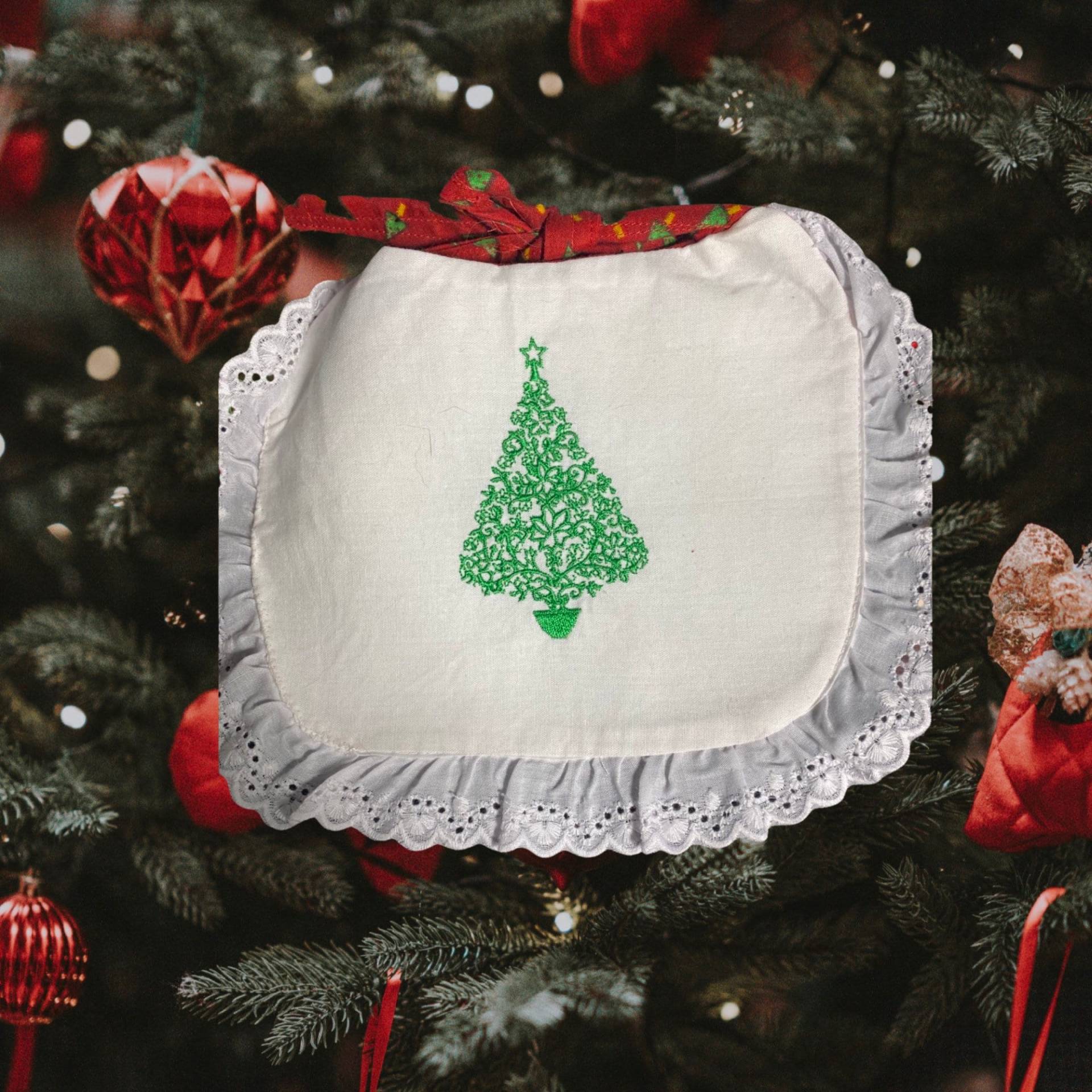 Gestickter Baum Auf Weißem Hintergrund /Rückseite Kleine Grüne Bäume von Etsy - MelodyStockingandBib