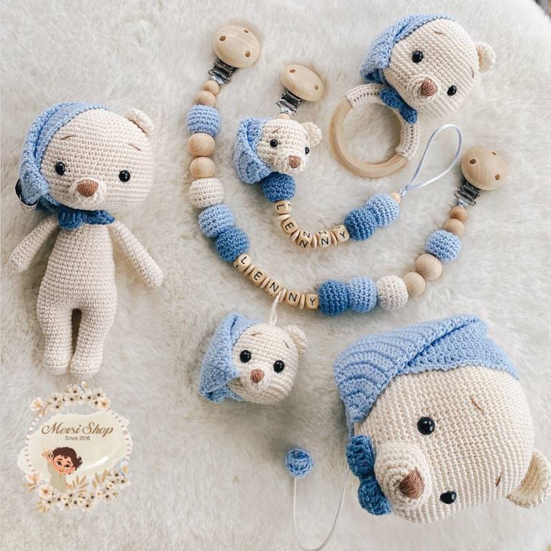 Bärchen Blau Creme Schnullerkette Rassel Kinderwagenkette Mobile Puppe Maxicosikette von Etsy - MevSi