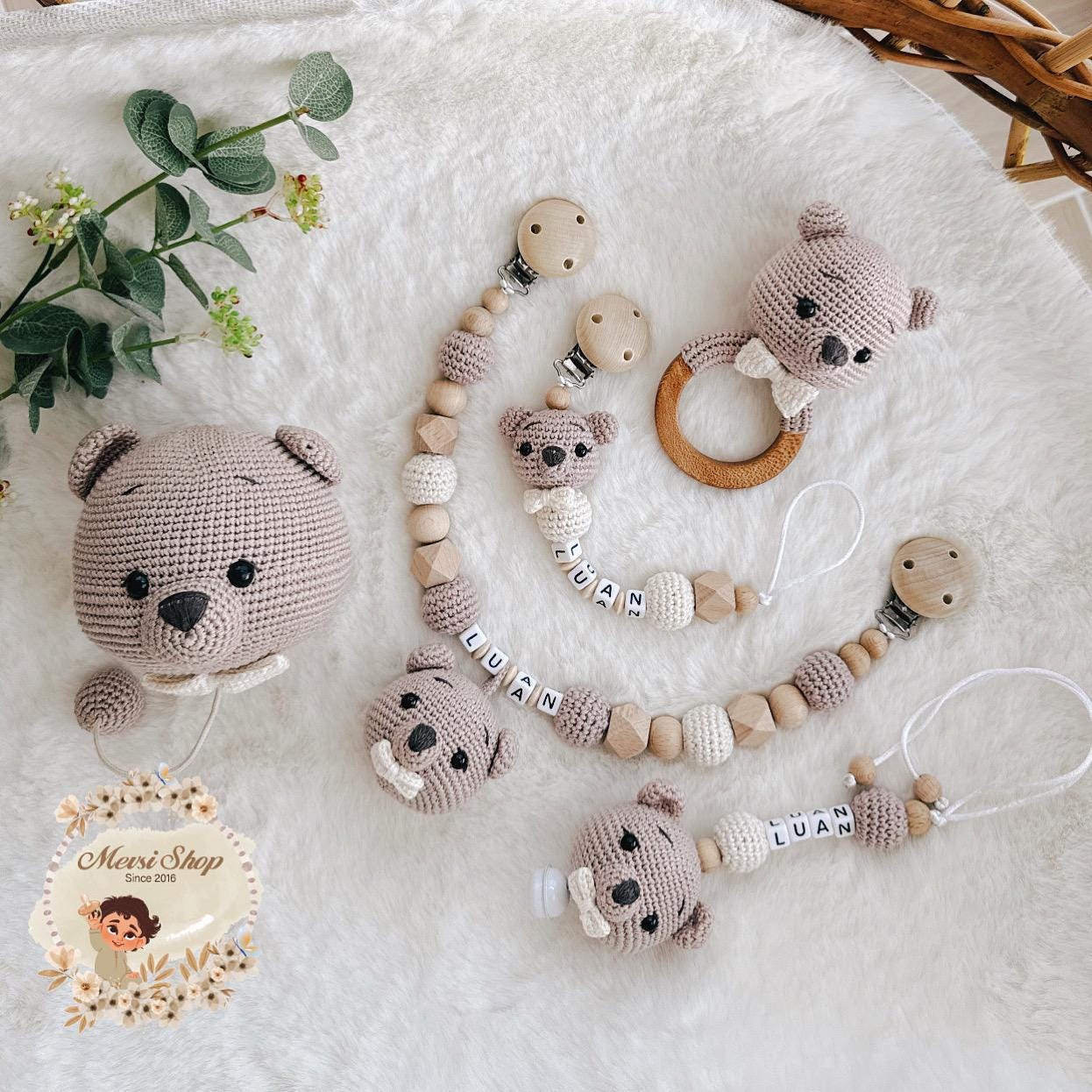 Schnullerkette Kinderwagenkette Rassel Spieluhr Maxicosikette Puppe Bär Mit Schleife Braun Creme von Etsy - MevSi