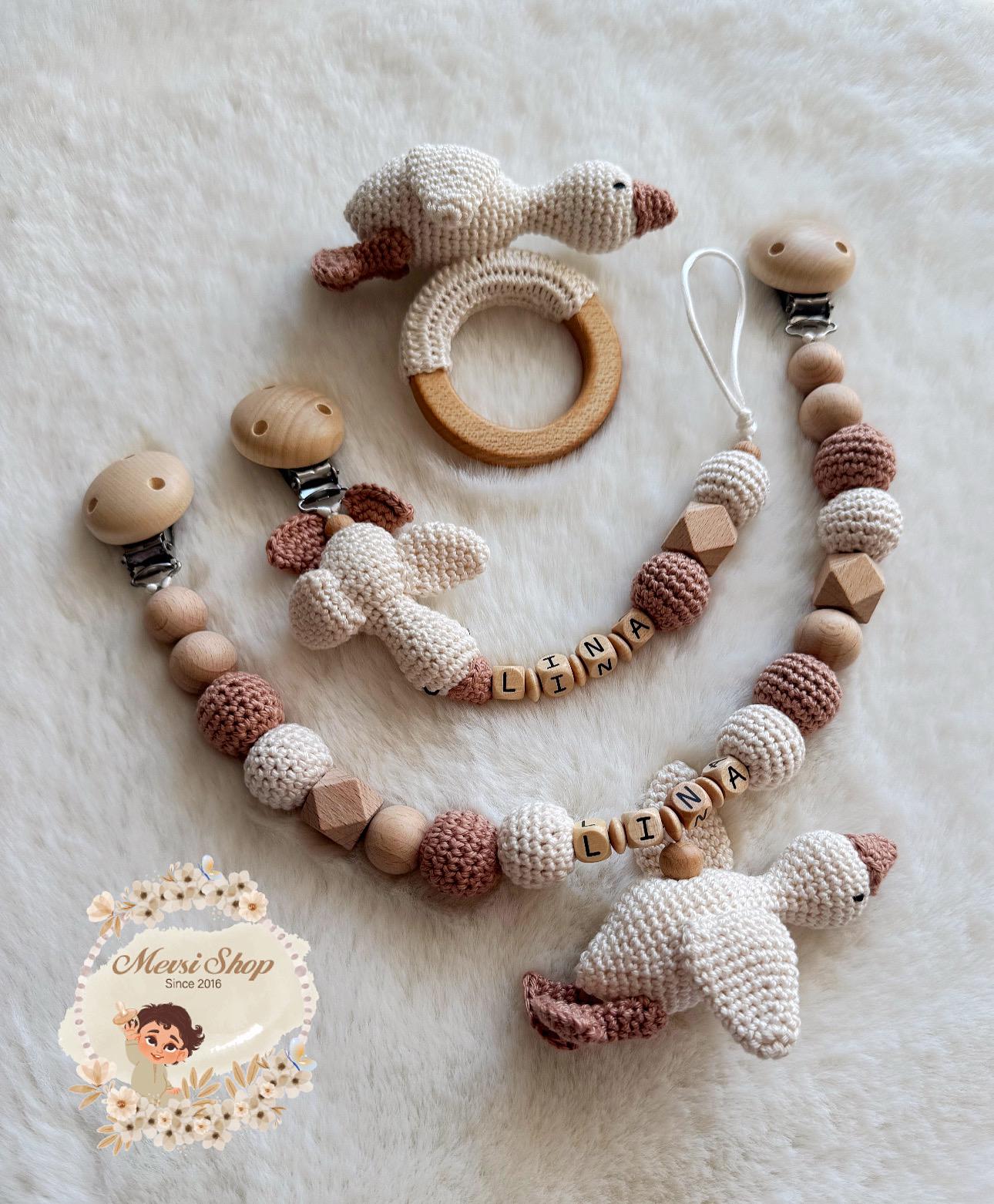 Schnullerkette Rassel Kinderwagenkette Vogel Creme Braun Schnullerkette Rassel Kinderwagenkette Vogel Creme Braun von Etsy - MevSi