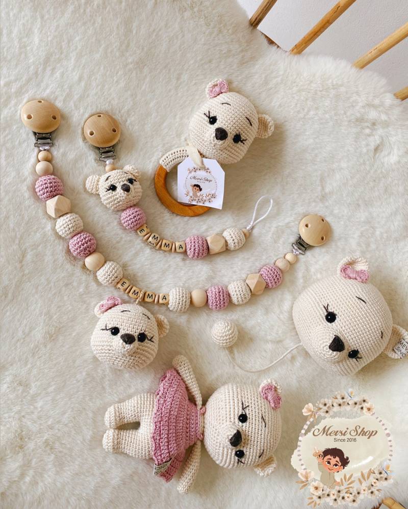 Schnullerkette Rassel Spieluhr Kinderwagenkette Puppe Set Bärli Rosa von Etsy - MevSi