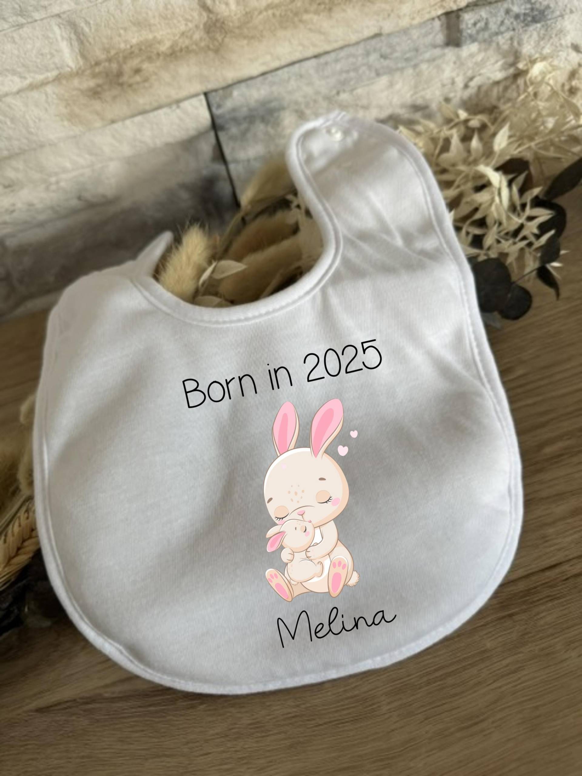 Baby Lätzchen Personalisierte Geschenke Name Born in 2025 Geschenk Babyparty Babyshower Geburt Halstuch Babygeschenk Hase Mama von Etsy - Milevo