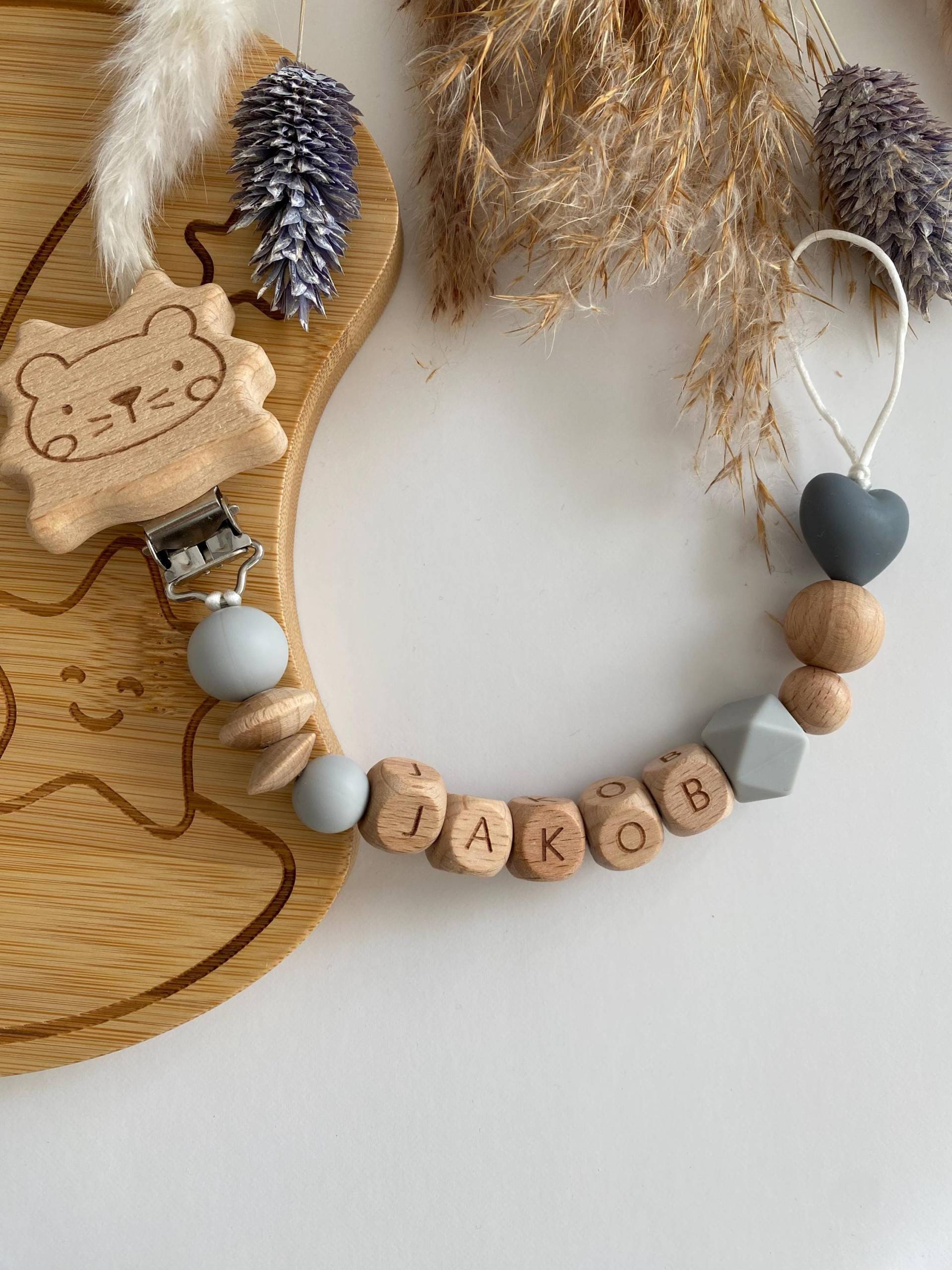 Schnullerkette | Personalisiert Junge Mädchen Geburtsgeschenk Mit Namen Einzigartiges Geschenk Babygeschenk von Etsy - MindfulWallDesigns