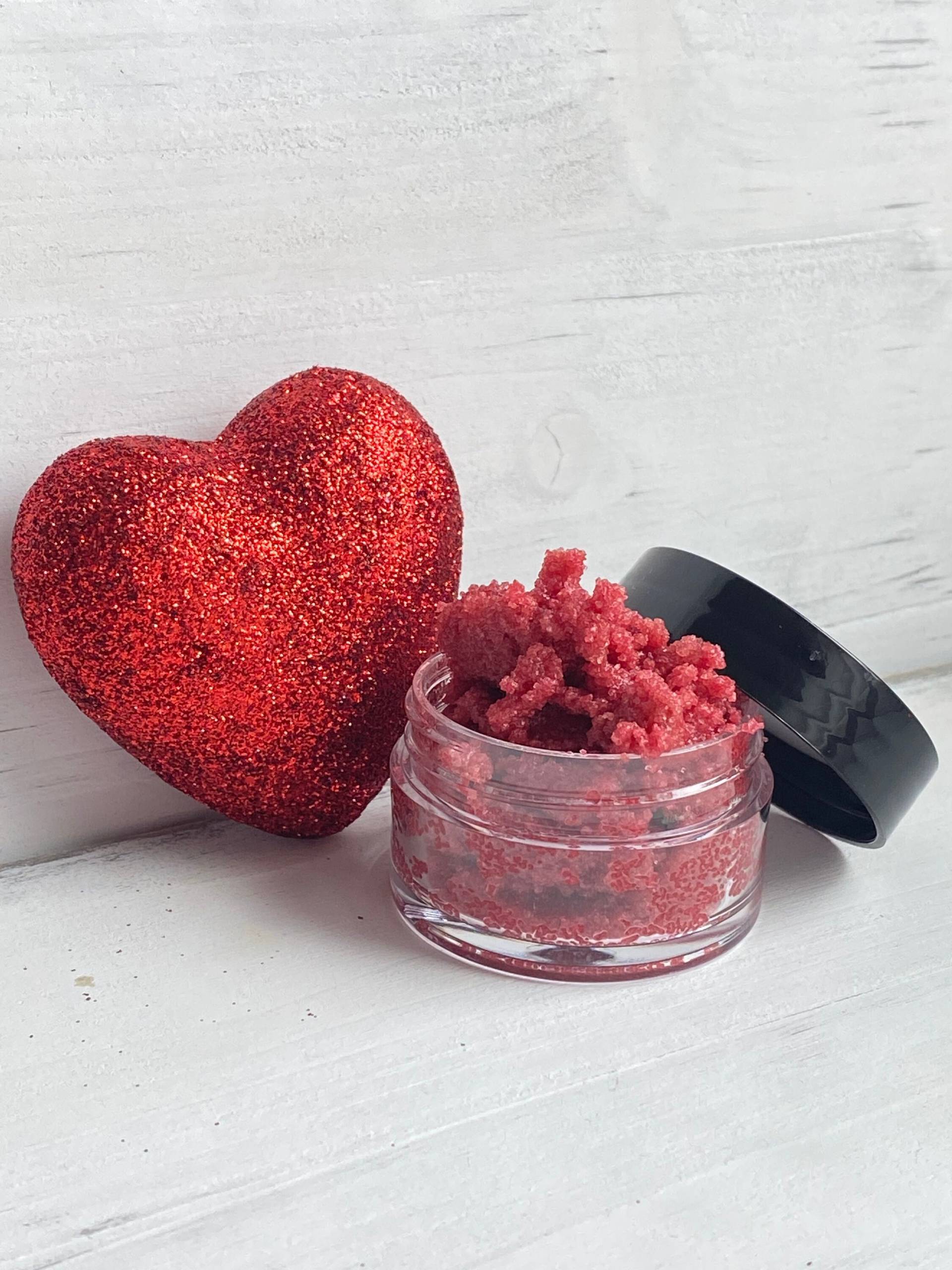 Red Love Lip Scrub | Feuchtigkeitsspendendes Feuchtigkeitspeeling |Mit Wassermelone, Erdbeere Und Kokosnuss Lippenpeeling Vegan Stick Enthalten von Etsy - MissKaysBoutiqueCo