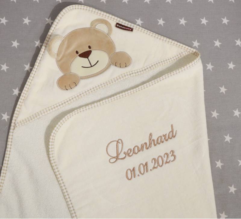 Kapuzentuch Mit Namen Bestickt 76 X cm Beige Teddybär - Baumwolle Geschenk Geburt Taufe | 760001 von Etsy - MitNamen