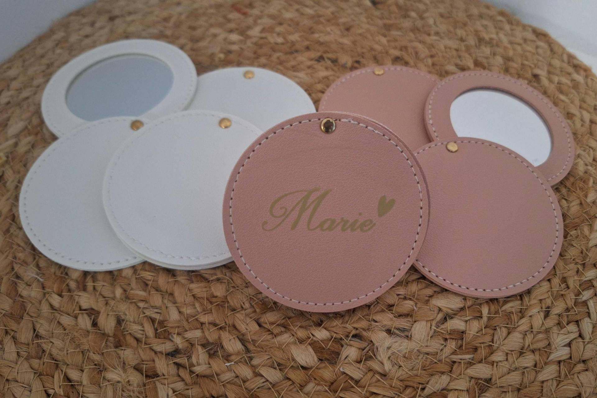 Personalisierter Taschenspiegel|Makeup Accessoires| Handmade| Mitbringsel| Geschenk| Braut|Wunschtext|Hochzeit| Brautmama| Trauzeugin von Etsy - Mohrtastisch